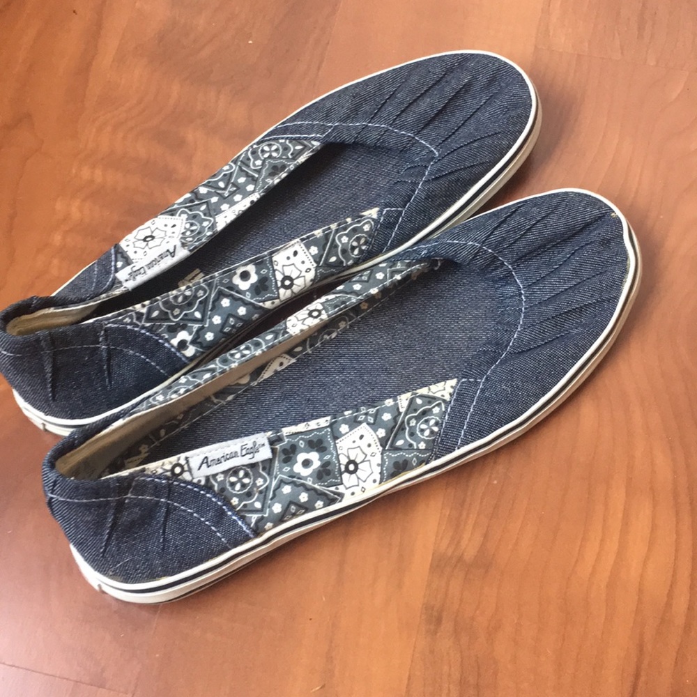 American Eagle flats. Like new. Says Size 8 but possibly size 9 instead?